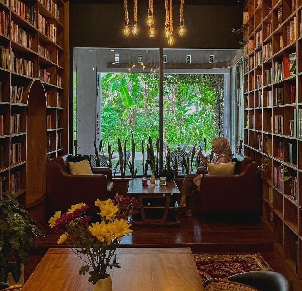 Perpustakaan Shira Media Jogja.