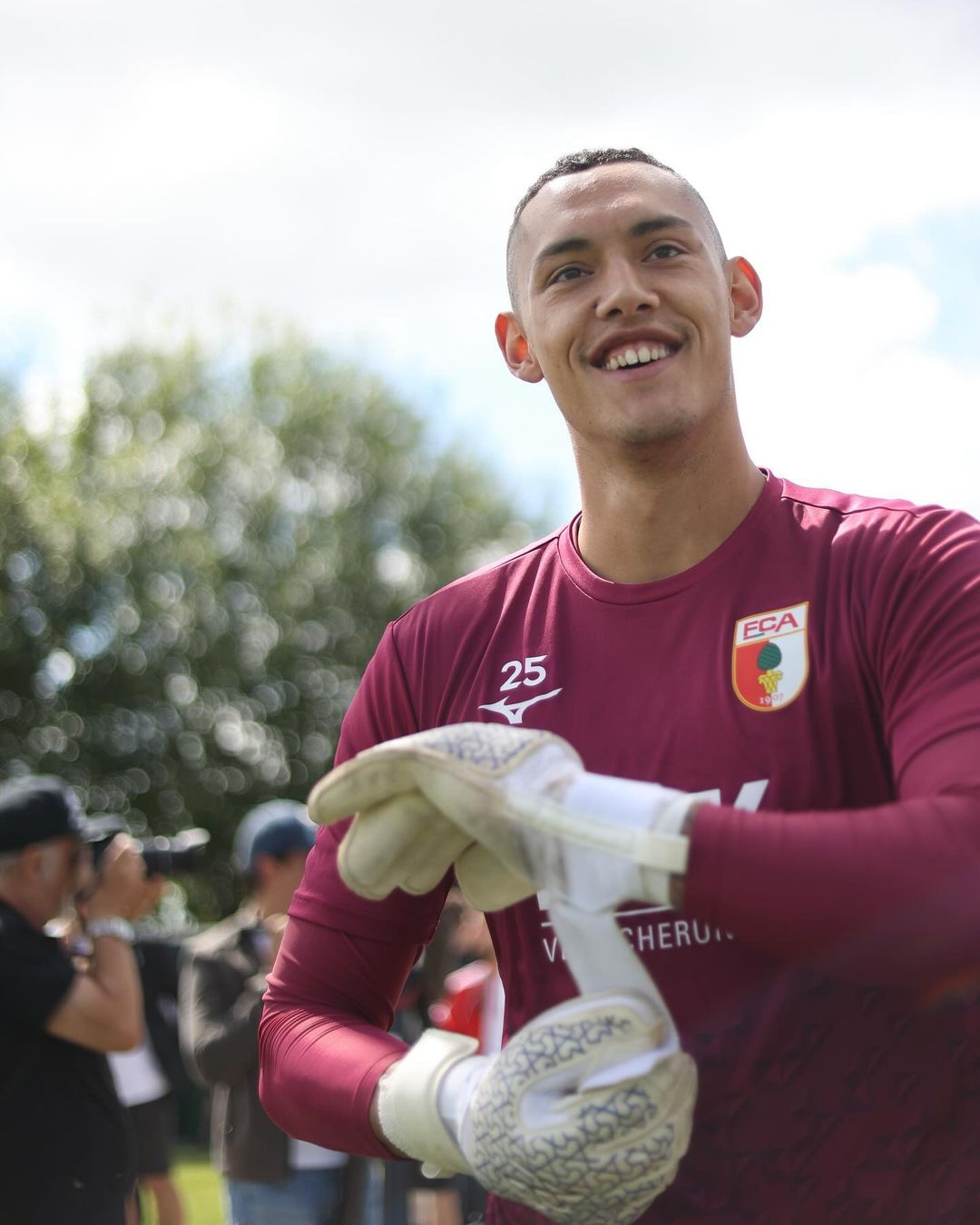 Daniel Klein, Kiper FC Augsburg yang tertarik bergabung dengan Timnas Indonesia.