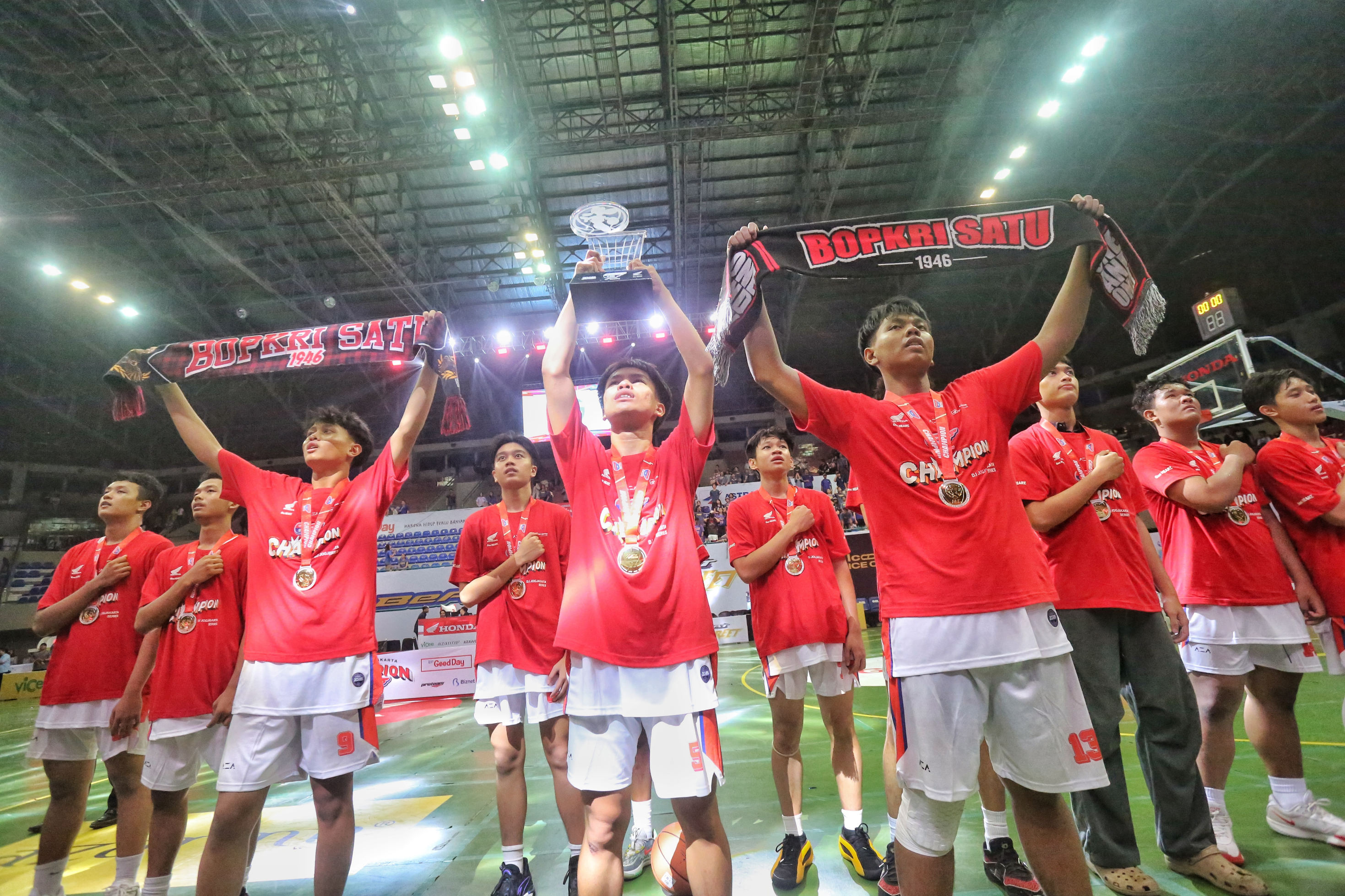 Juara tim putra SMA Bopkri 1 Jogja