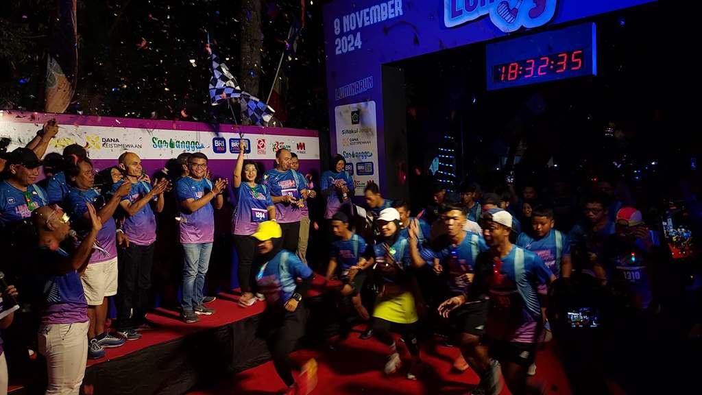 Ribuan peserta mengikuti Lumina Run Nigh and Glow Run. Acara tersebut menjadi puncak acara sekaligus menutup rangkaian Hari Jadi ke-73  Kulon Progo.