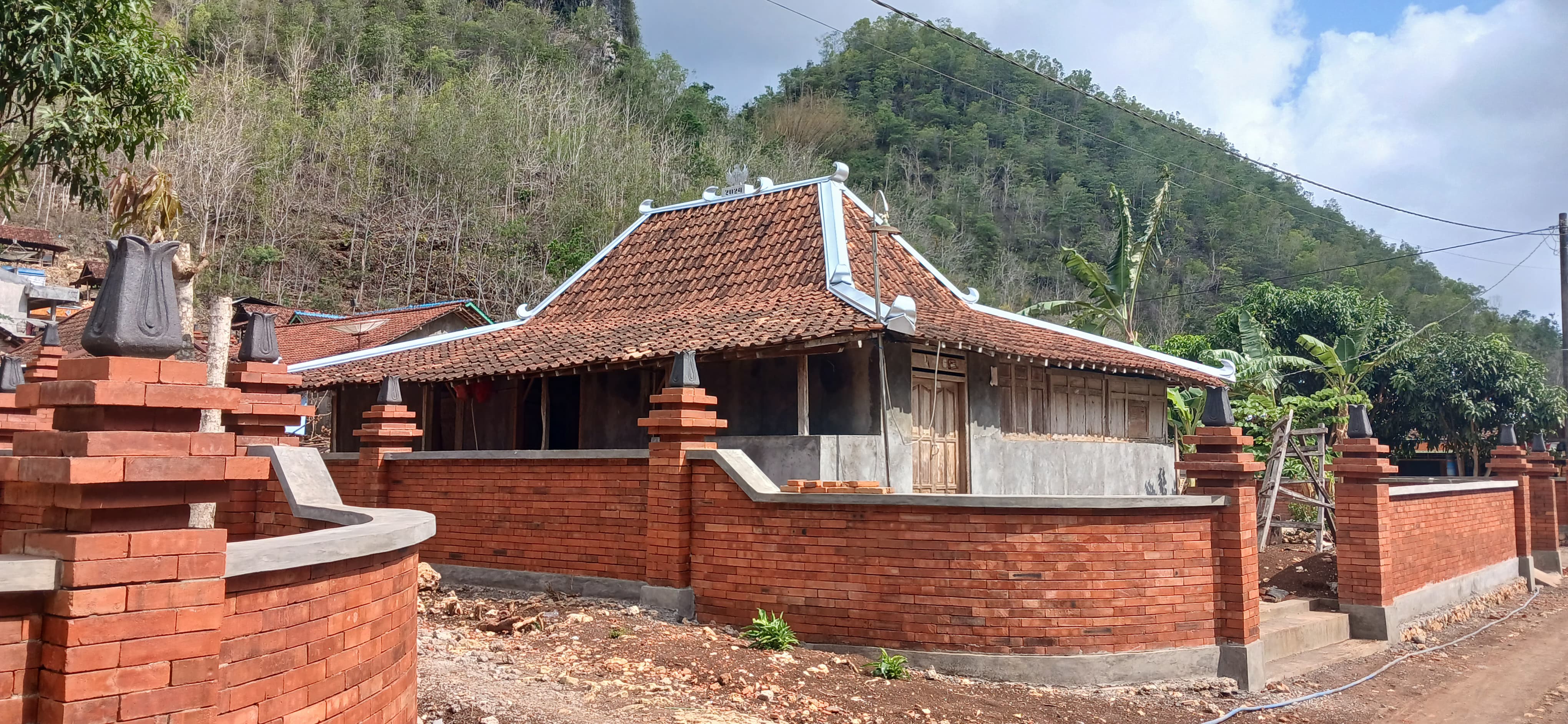 BANGUNAN KHAS: Penataan permukiman Padukuhan Wotawati, Kalurahan Pucung, Girisubo Gunungkidul untuk mendukung sebagai destinasi wisata.