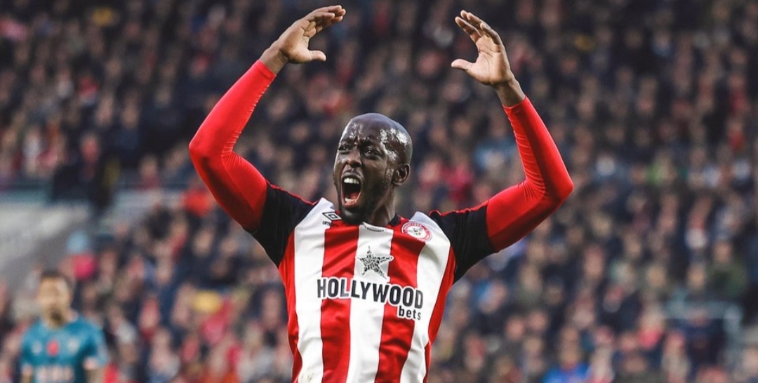 Selebrasi Yoane Wissa usai mencetak gol dalam kemenangan Brentford atas Bournemouth