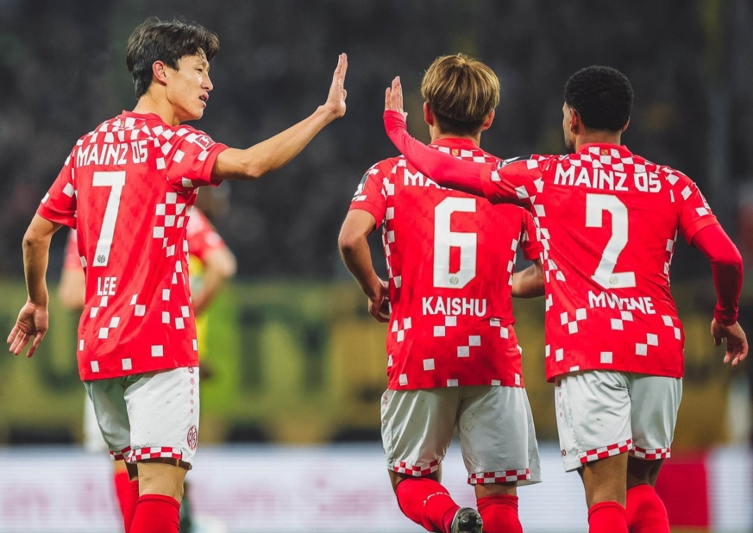 Selebrasi penggawa Mainz usai kalahkan Borussia Dortmund 3-1 dalam lanjutan Bundesliga