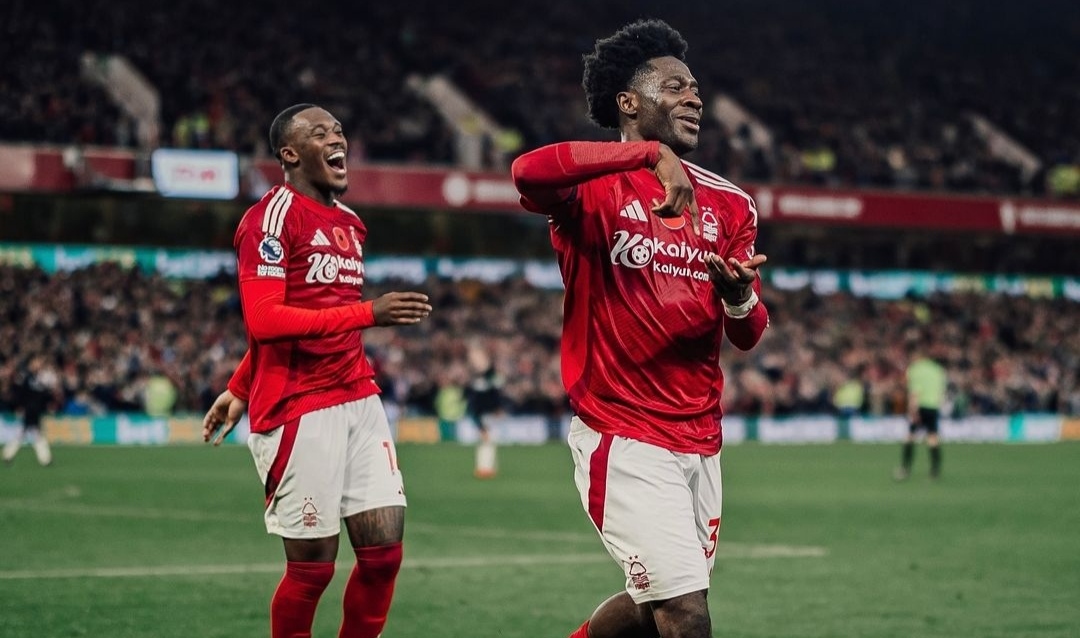 Selebrasi Ola Aina usai mencetak gol kemenangan Nottingham Forest atas West Ham