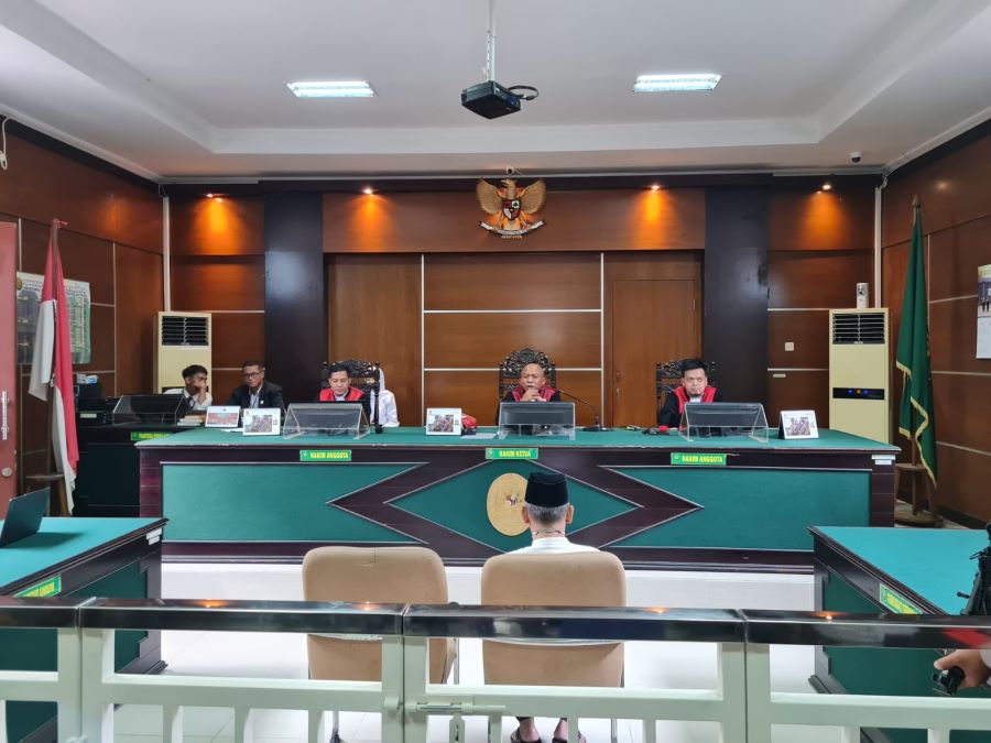 JALANI SIDANG: AL, kiai yang menjadi tersangka kasus kekerasan seksual di Tempuran, kini menjalani sidang perdana pembacaan dakwaan di Pengadilan Negeri Mungkid, Senin (11/11/2024).