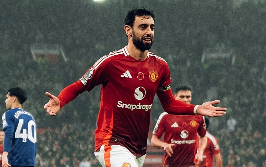 Selebrasi Bruno Fernandes usai mencetak gol ke gawang Leicester City.
