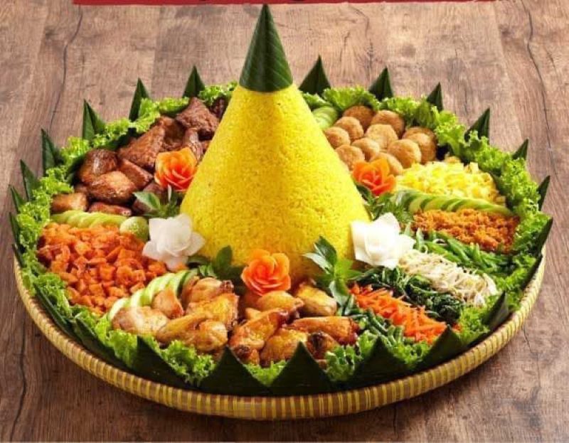 Tumpeng.
