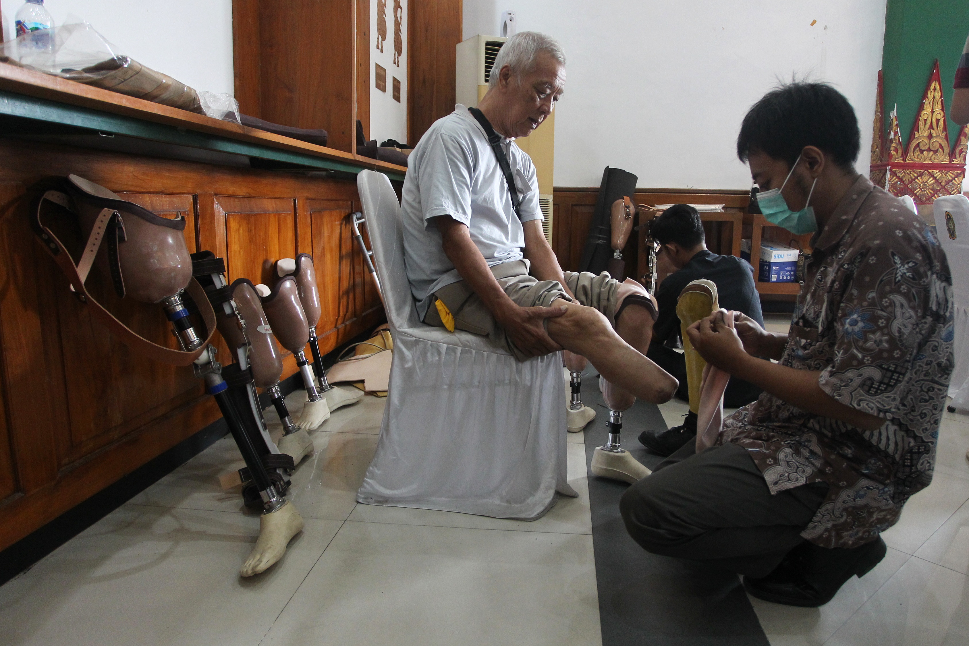 Pemerintah kota (Pemkot) Jogja bekerjasama dengan pemerintah provinsi (Pemprov) DIY memberi perhatian kepada penyandang disabilitas dengan memberikan alat bantu.