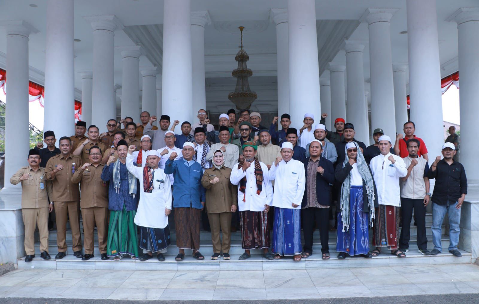 Ulama dan Kiyai Se-Provinsi Banten Bersatu adukan maraknya miras Bersama pemkot Banten.