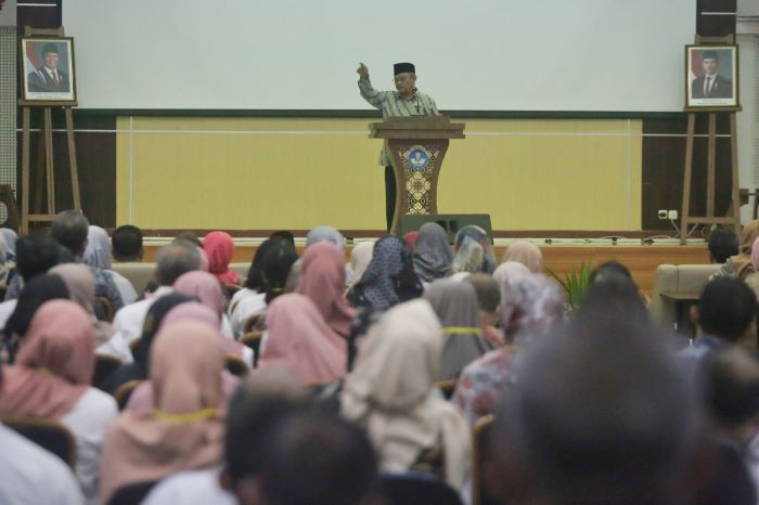 BERIKAN TIPS: Mendikdasmen Abdul Mu&rsquo;ti menjadi pembicara seminar nasional pendidikan matematika di Kantor Balai Besar Guru Penggerak (BBPG) Condongcatur, Depok, Sleman
