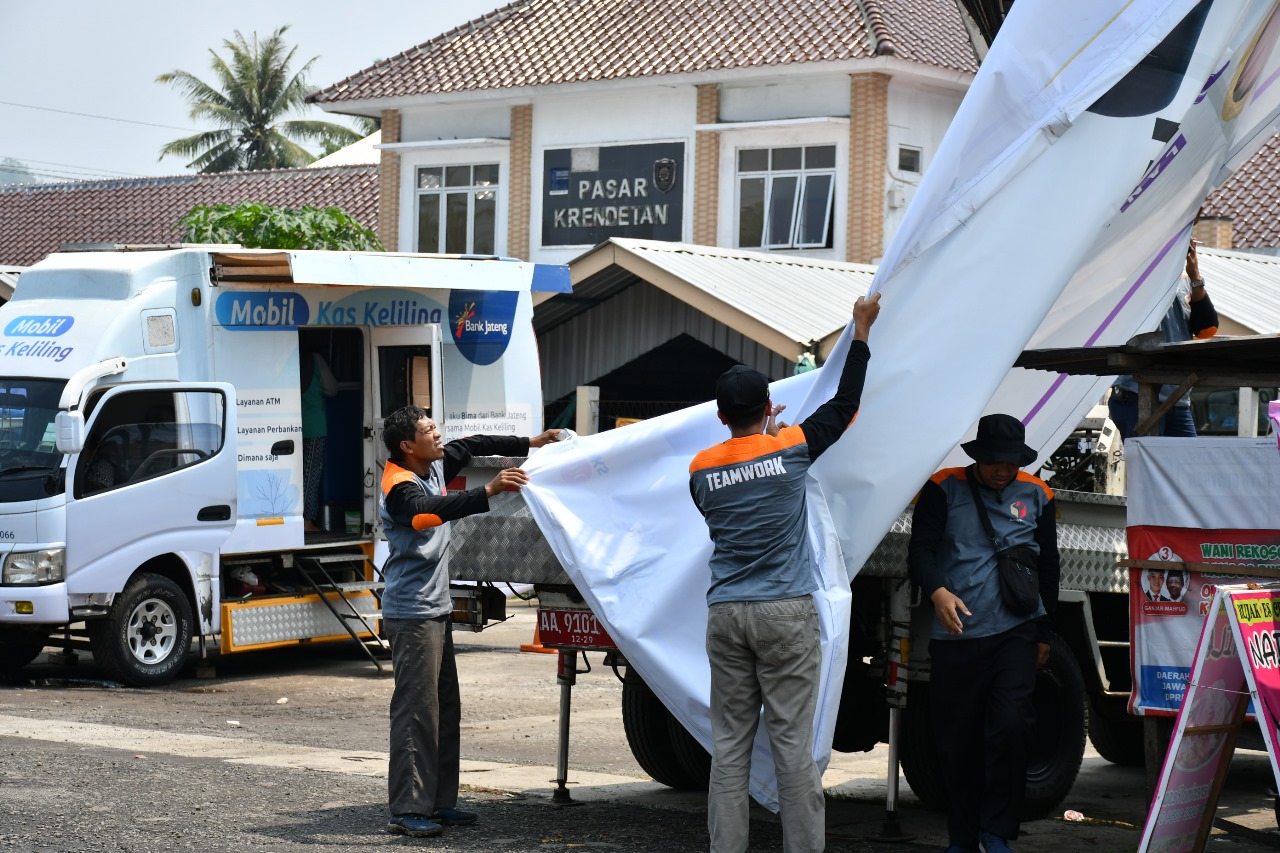 Bawaslu Purworejo untuk Radar Jogja Tim gabungan kembali melakukan penertiban APK di masa kampanye pada Pilkada Serentak 2024 di Kabupaten Purworejo, Rabu (13/11).