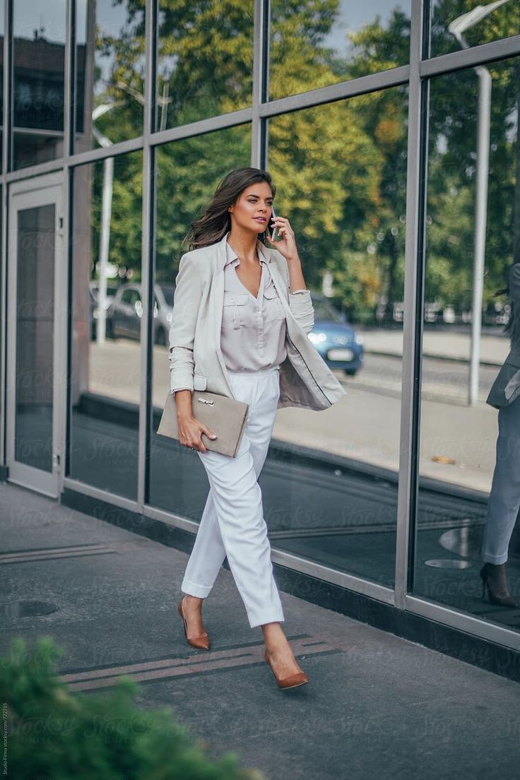 Ilustrasi perempuan karier dan memilih childfee.