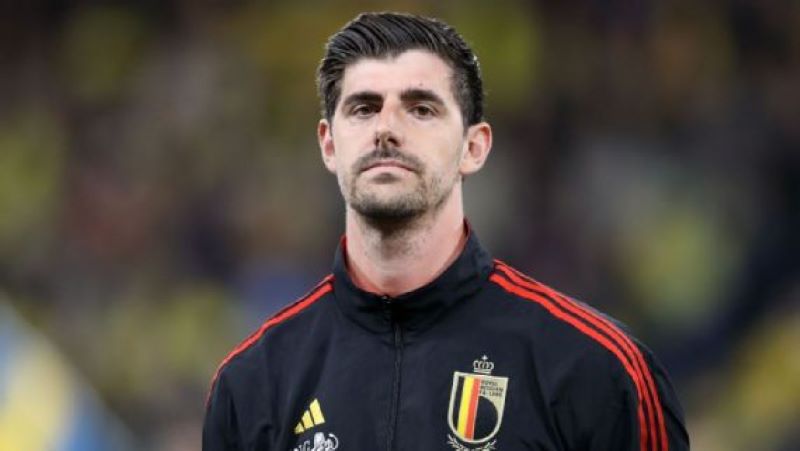 Thibaut Courtois kembali memperkuat Timnas Belgia setelah keluarnya Domeniko Tedesco (Linnea Rheborg/Getty Images)
