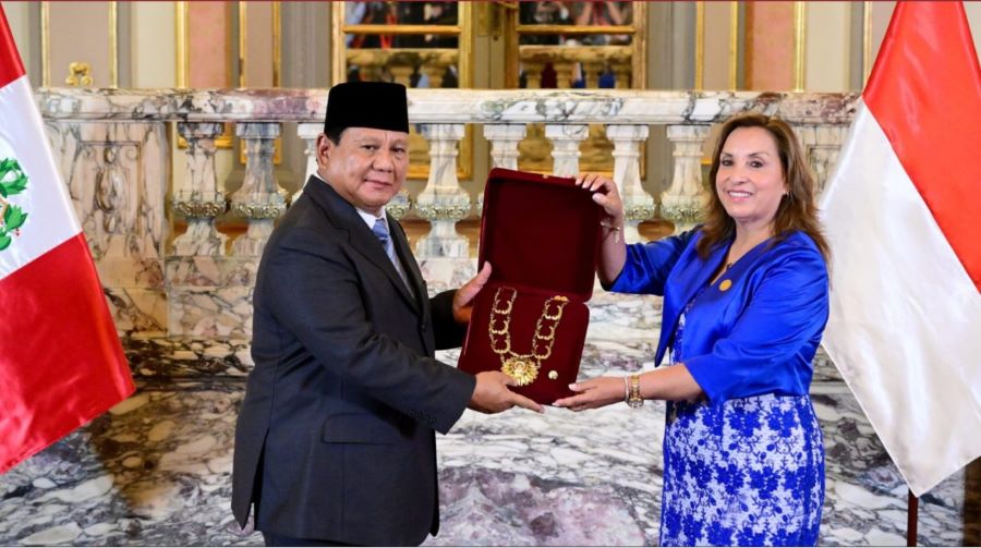 &nbsp;Prabowo Subianto menerima penghargaan Grand Cross dari Presiden Peru, lambang persahabatan dan kehormatan antara dua negara.