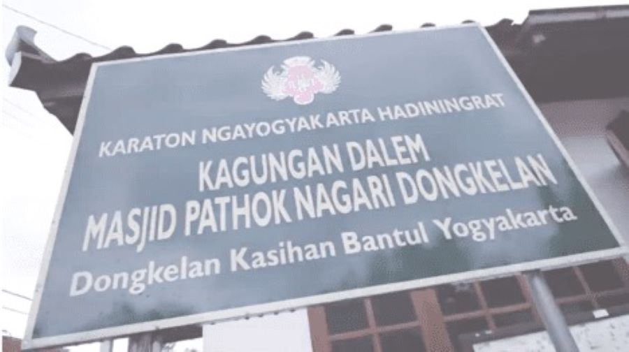 Foto Papan Masjid Pathok Negoro Dongkelan Kaihan Bantul, komplek Makam Dongkelan.