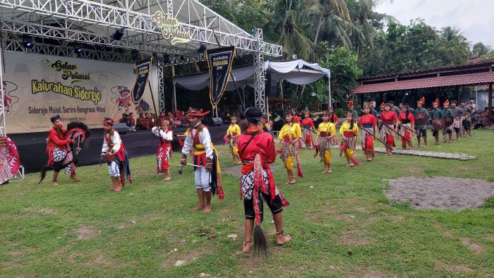 NGURI-URI BUDAYA: Tarian Reog khas Kalurahan Sidorejo ditampilkan dalam gelar potensi Minggu (15/11/2024). Kegiatan ini diikuti oleh 14 padukuhan dengan menampilkan kesenian wilayah