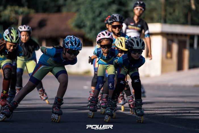 FOKUS: Aggota Komunitas Sepatu Roda Segara Inlineskate Gunungkidul saat bermain sepatu roda.