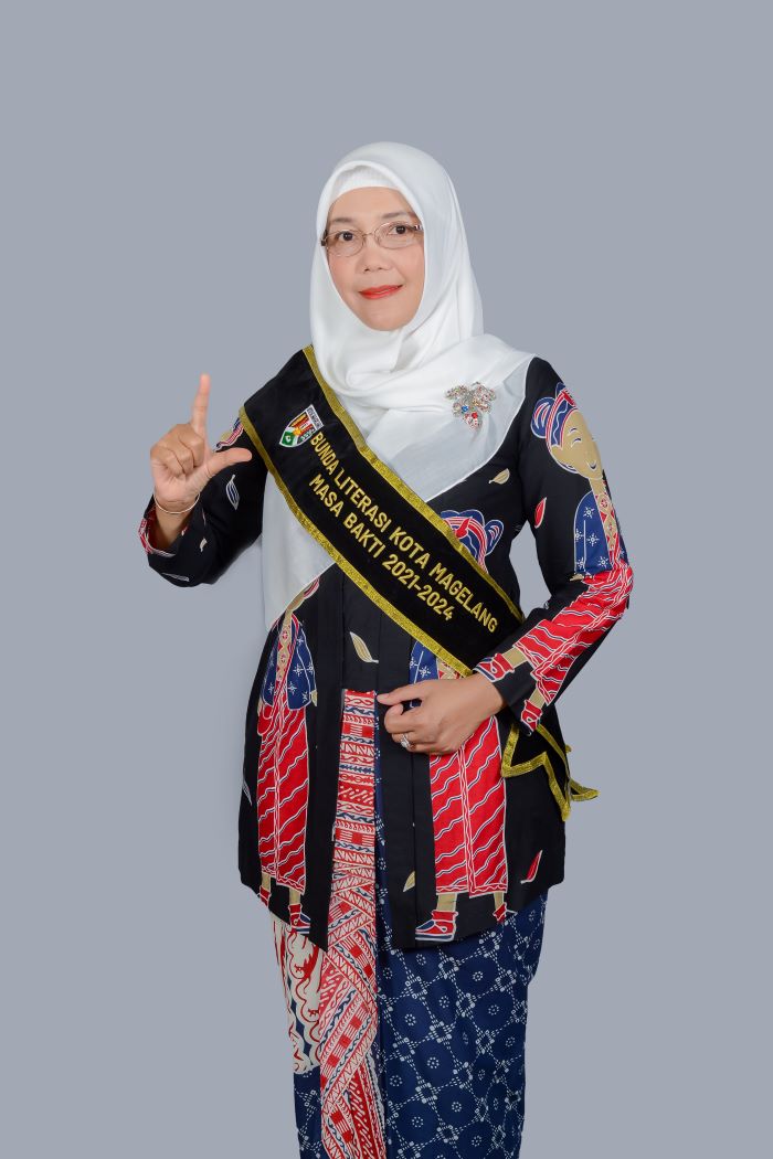 GIGIH: Niken Ichtiaty Nur Aziz didapuk sebagai Bunda Literasi Kota Magelang. Sosoknya berperan dalam menghidupkan budaya literasi di masyarakat