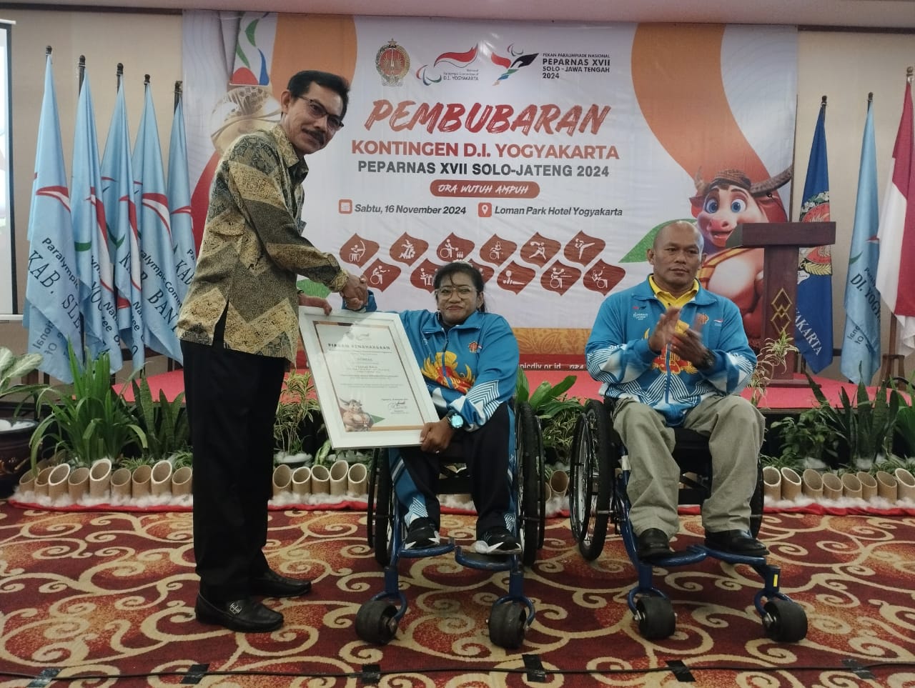 Keterangan Kapala BPO DIJ Priya Santosa saat memberikan penghargaan kepada atlet peraih medali emas NPCI DIJ&nbsp;