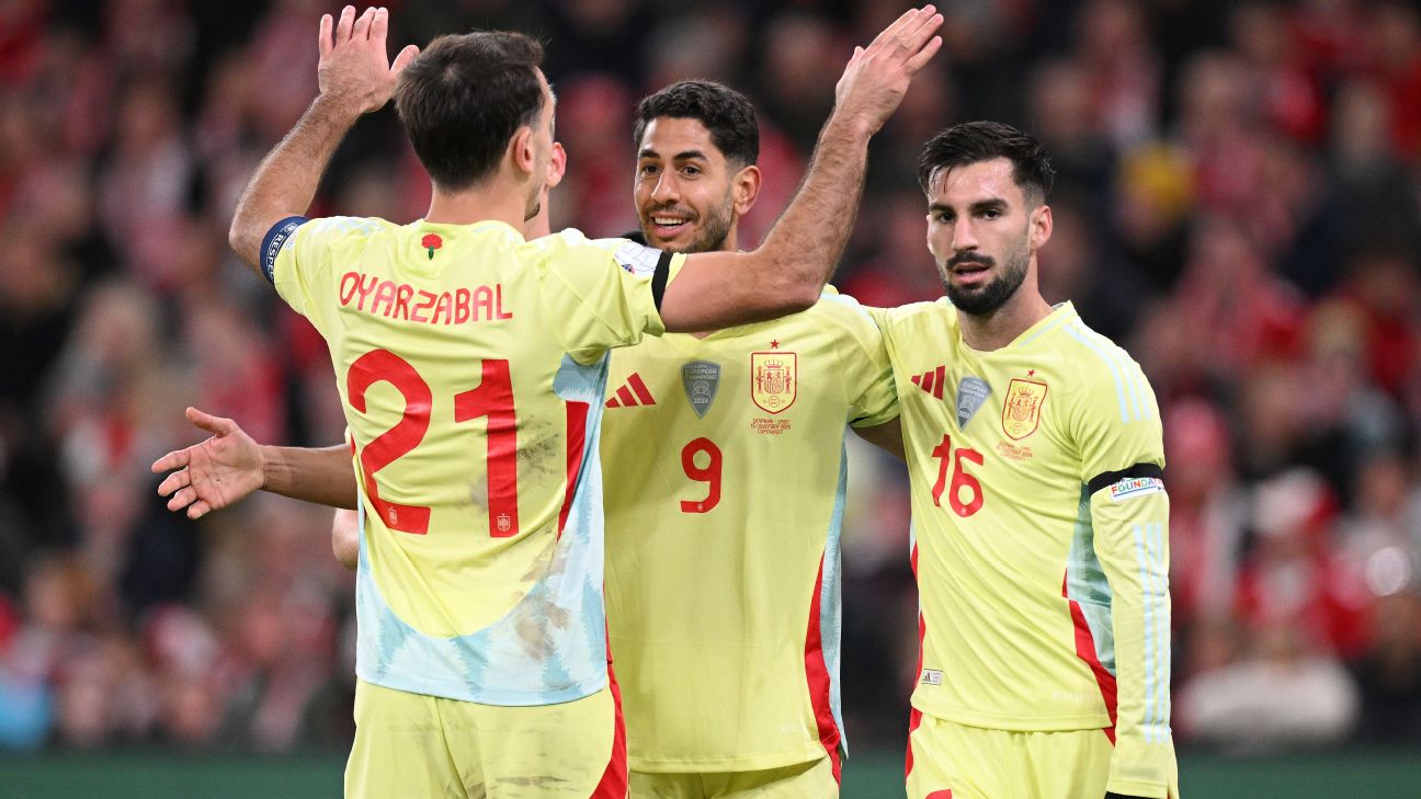 Selebrasi penggawa Spanyol setelah kalahkan Denmark 4-1