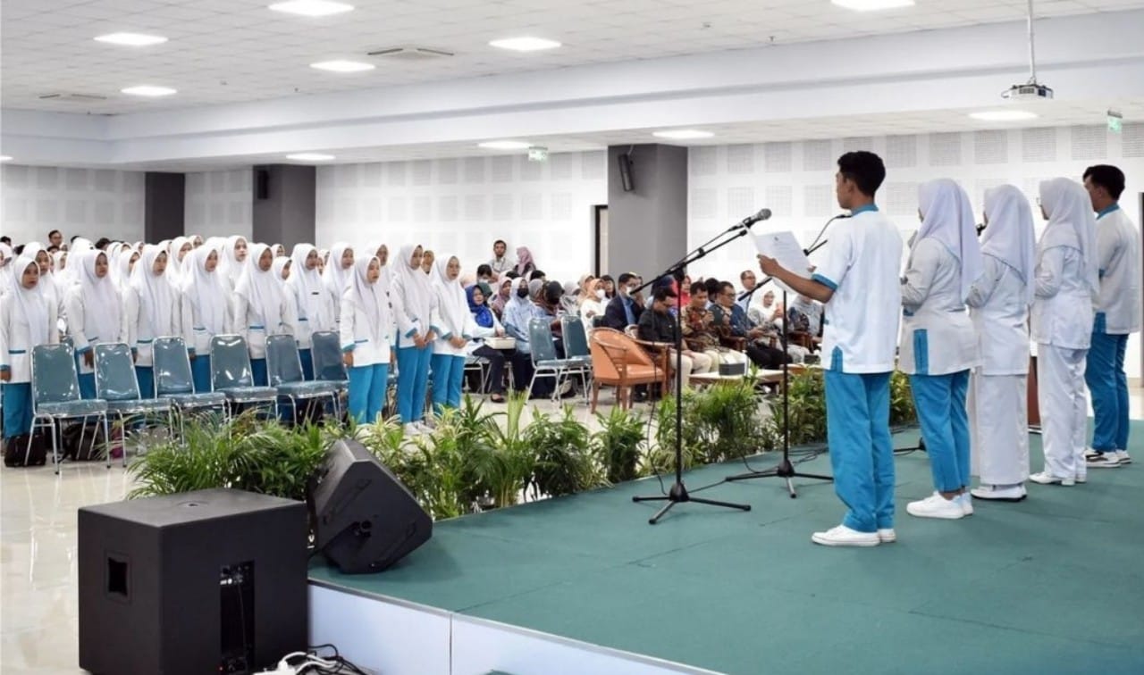 KOMPETENSI - Fakultas Ilmu-ilmu kesehatan Universitas Alma Ata saat menyelenggarakan ucap janji pra klinik belum lama ini  (Doc Univ Alma Ata)