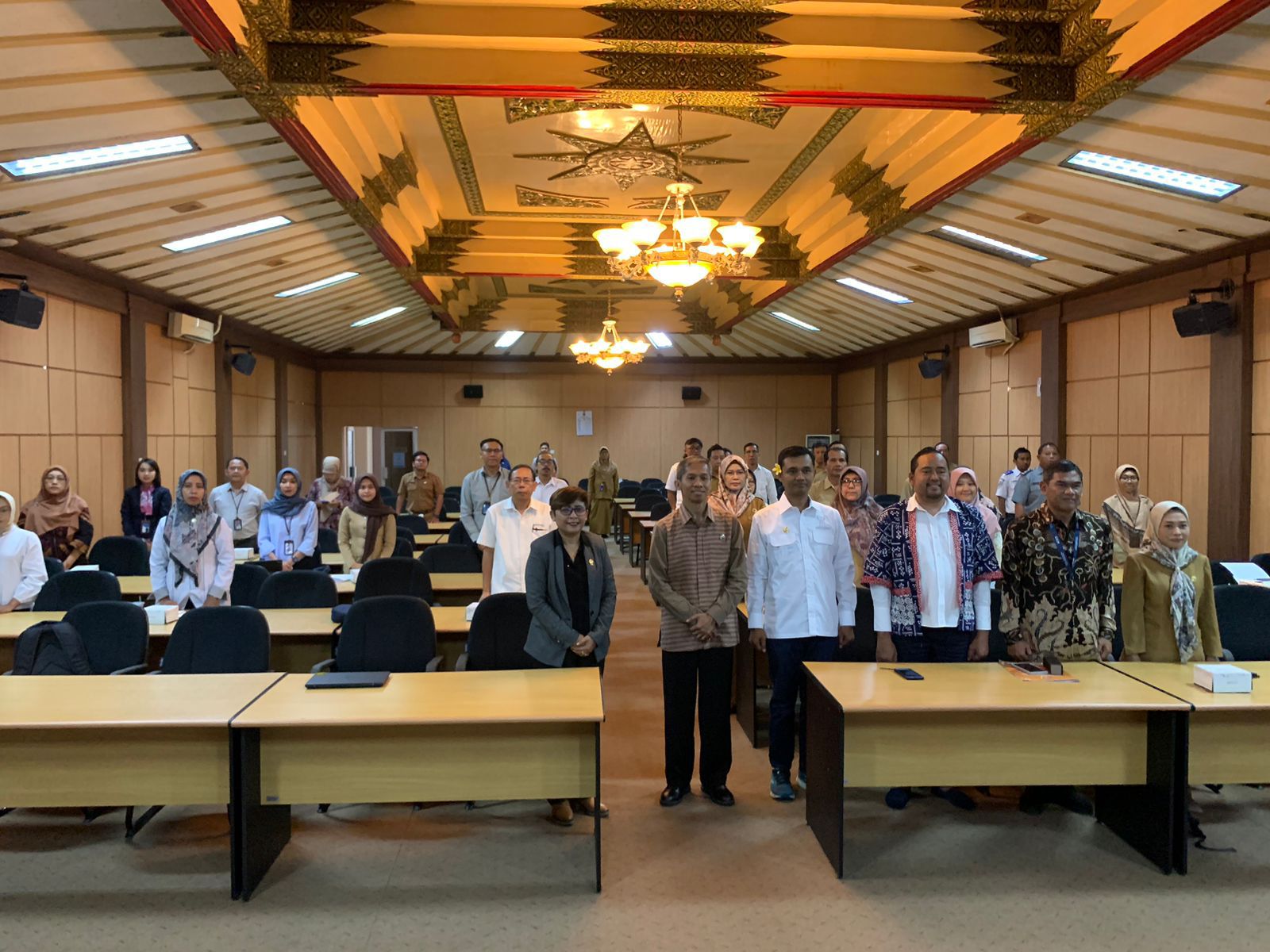 Forum Konsultasi Publik (FKP) penyusunan standar pelayanan di Gedung Wisanggeni Unit 8, Kompleks Kepatihan, Yogyakarta, Senin (18/11).  (AGUNG DWI PRAKOSO / RADAR JOGJA)