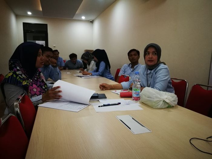 RUANG KOORDINASI: Tim BPKPAD Bantul membahas hasil sosialisasi dan cleansing data restoran Selasa (19/11/2024).