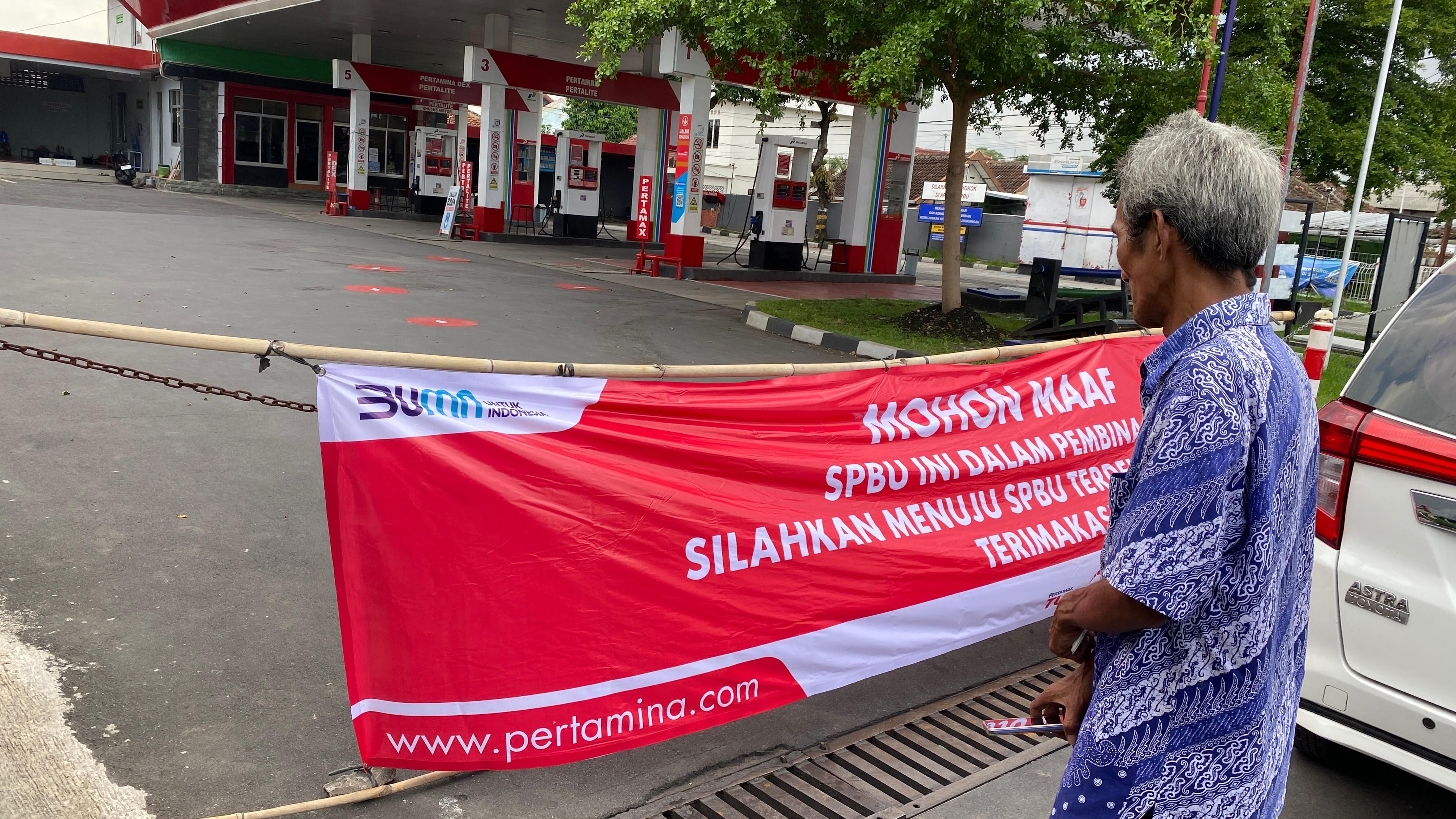 PELANGGARAN : Salah satu SPBU 44.552.10 Janti yang disegel oleh Pertamina karena terbukti melakukan kecurangan. (AGUNG DWI PRAKOSO / RADAR JOGJA)