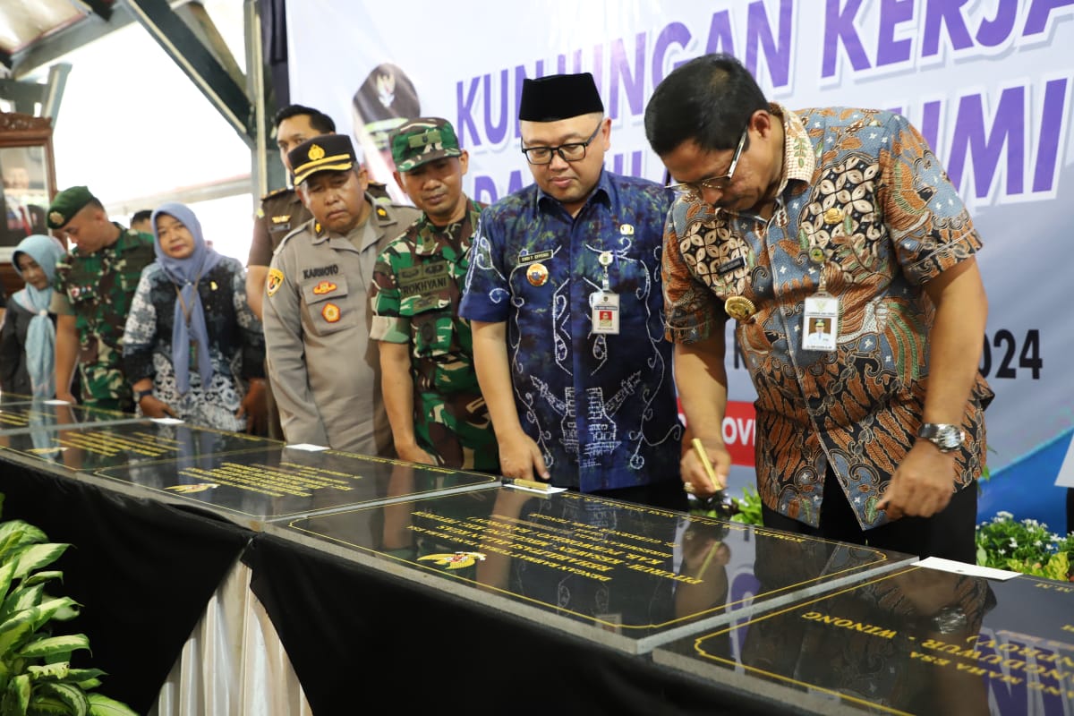 Peresmian proyek dari Bankeu Provinsi Jateng di Purworejo oleh Pj Gubernur Jateng Komjen Pol Nana Sudjana, Kamis (21/11).  &nbsp;