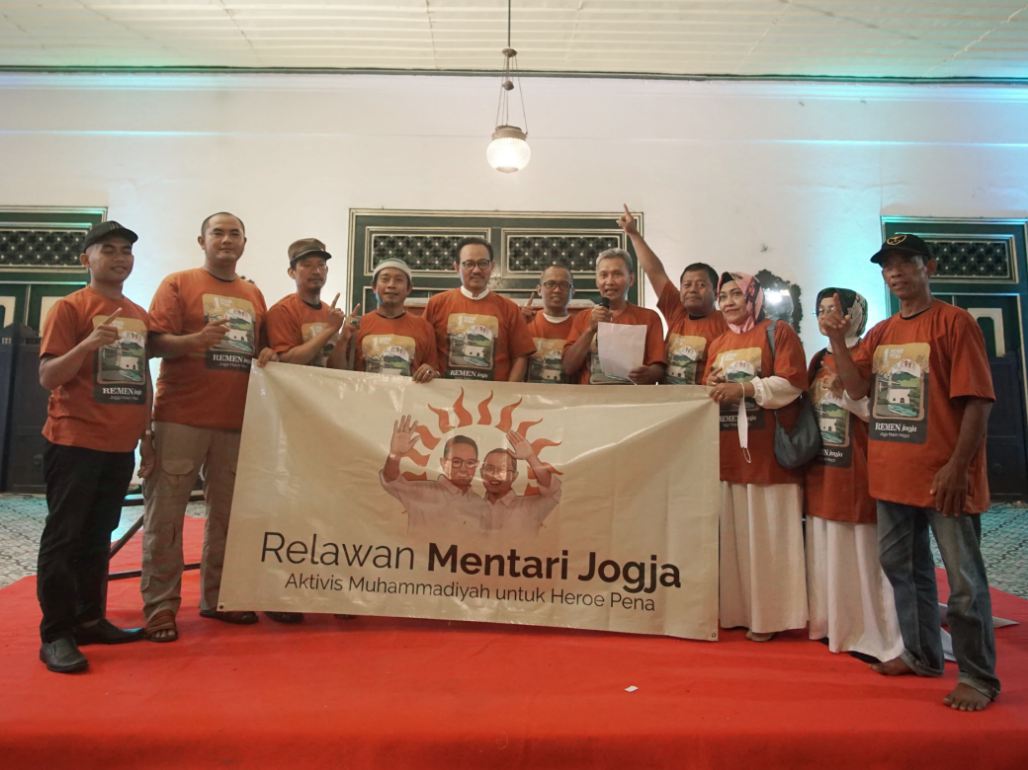 Relawan Mentari saat melakukan deklarasi dukungan kepada paslon Heroe-Pena di Pendopo Ndalem Pakuningratan, Kraton, Kota Jogja beberapa waktu lalu.  FOTO// ISTIMEWA