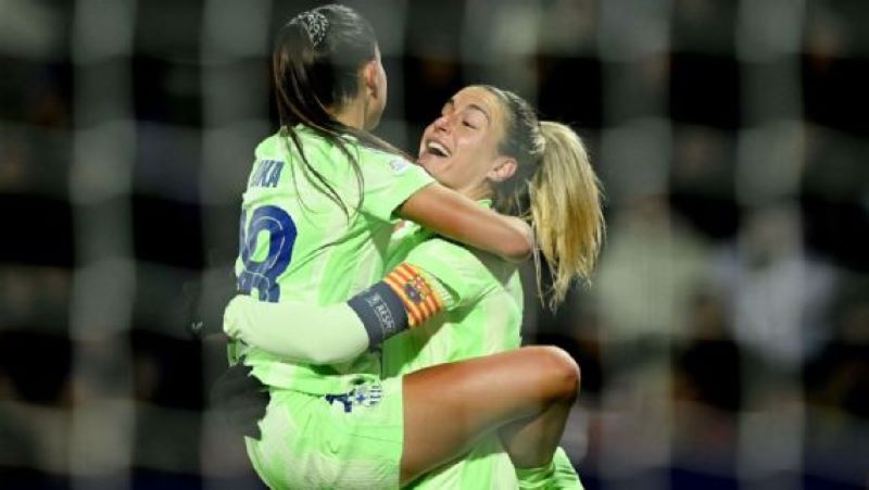 Alexia Putellas rayakan gol ke-200 nya bersama Barcelona dalam kemenangan 4-0 atas SKN St. Poelten di Liga Champions Wanita (Christian Bruna/Getty Images)