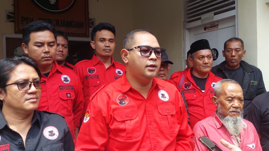 PEMBENTUKAN: Ketua DPC PDIP Kulon Progo menerangkan peran satuan tugas.