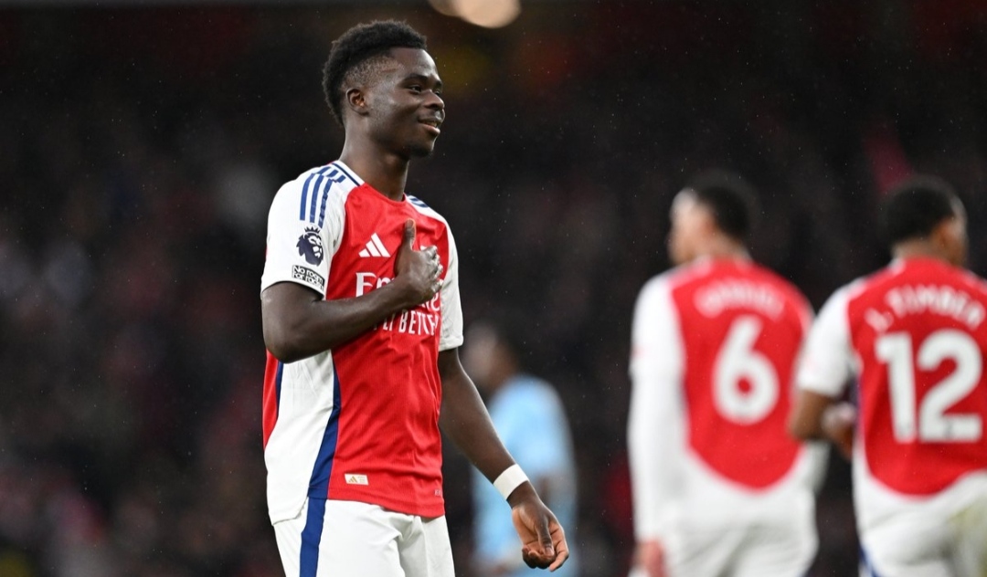 Selebrasi Bukayo Saka usai cetak gol ke gawang Nottingham Forest dalam kemenangan 3-0 bagi Arsenal