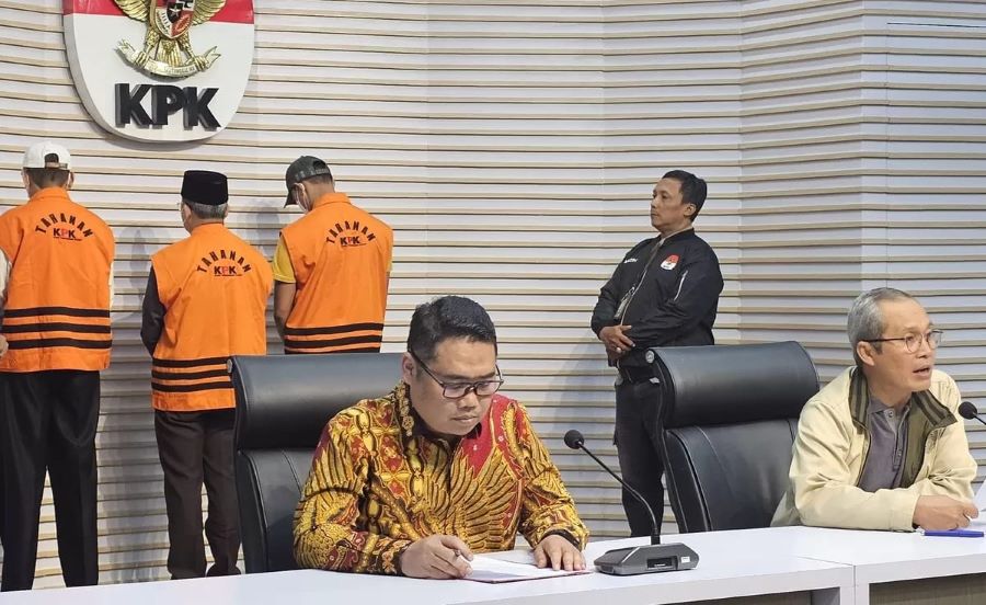 KPK menetapkan Gubernur Bengkulu menjadi tersangka.