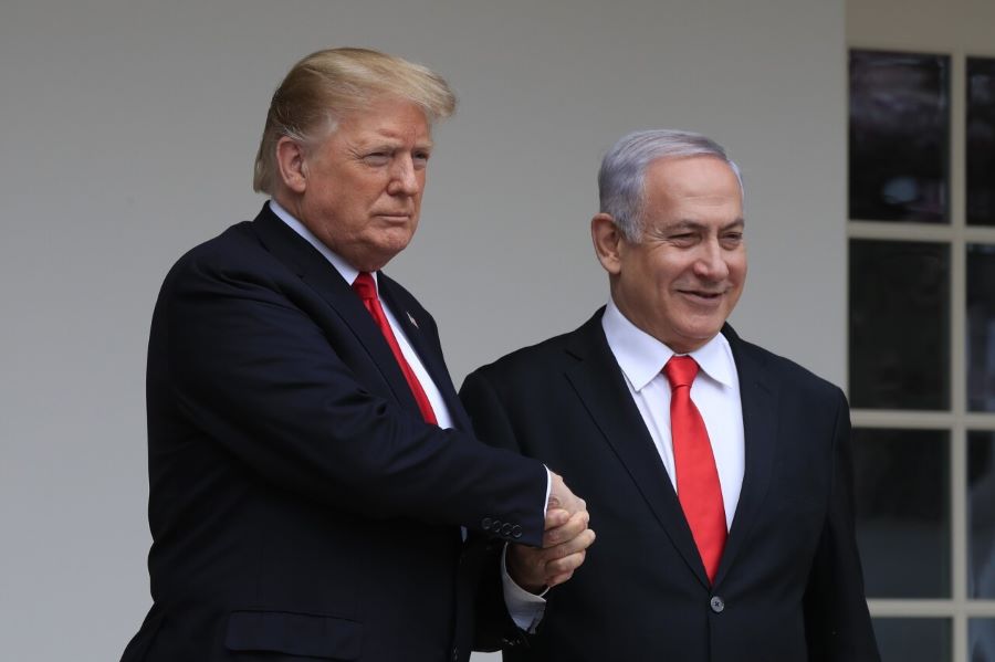 Rencana Donald Trump menjatuhkan sanksi terhadap ICC memicu perdebatan internasional.