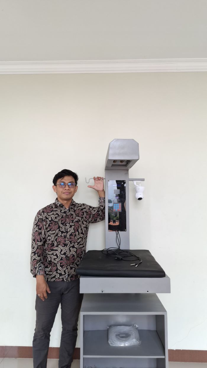 Tim Teknologi Rekayasa Elektromedis Universitas PGRI Yogyakarta (UPY) membuat alat infant warmer berbasis Internet of Things (IoT), untuk mengatasi risiko hipotermia pada bayi di bawah kaki Merapi