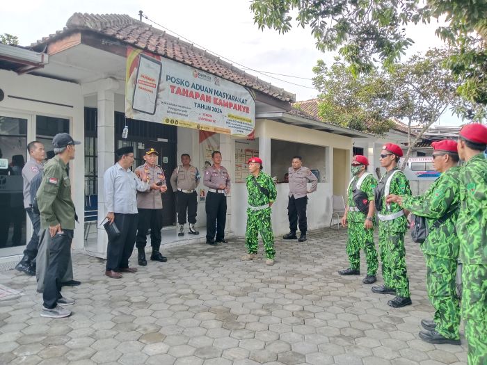 MINTA KEJELASAN: Tim Koalisi Sleman Baru mendatangi Bawaslu Sleman untuk memastikan kasus politik uang yang dilaporkan Selasa (26/11/2014).