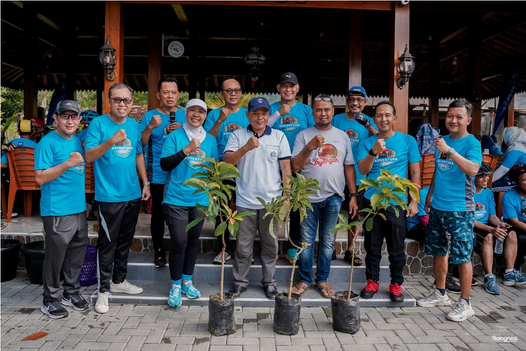 PEDULI: Bank BPD DIY memberikan bantuan bibit tanaman buah untuk Kelurahan Sendangsari, Pajangan, Bantul.