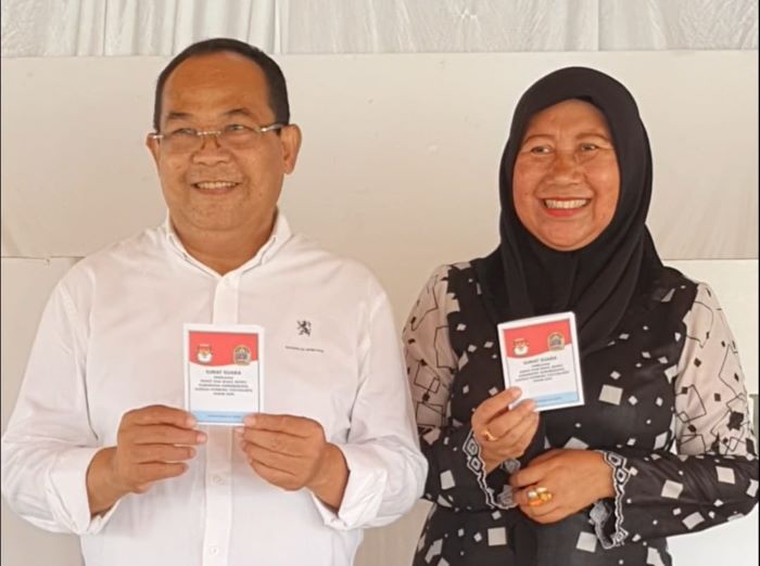 Sutrisna Wibawa saat akan melakukan pencoblosan Pilkada 2024 Rabu (27/11)