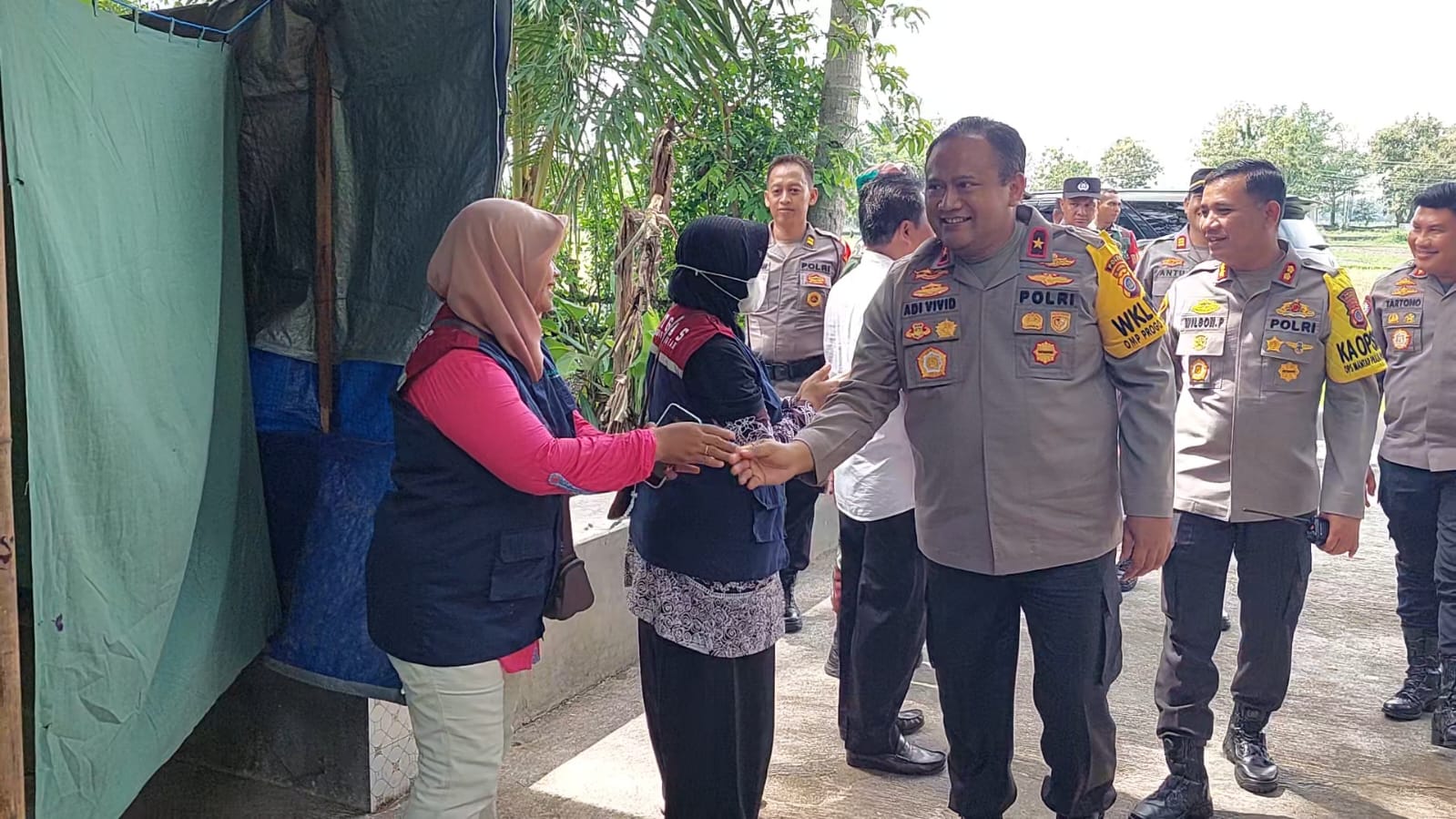 TINJAU TPS RAWAN: Wakapolda meninjau TPS 5 Kalurahan Cerme.