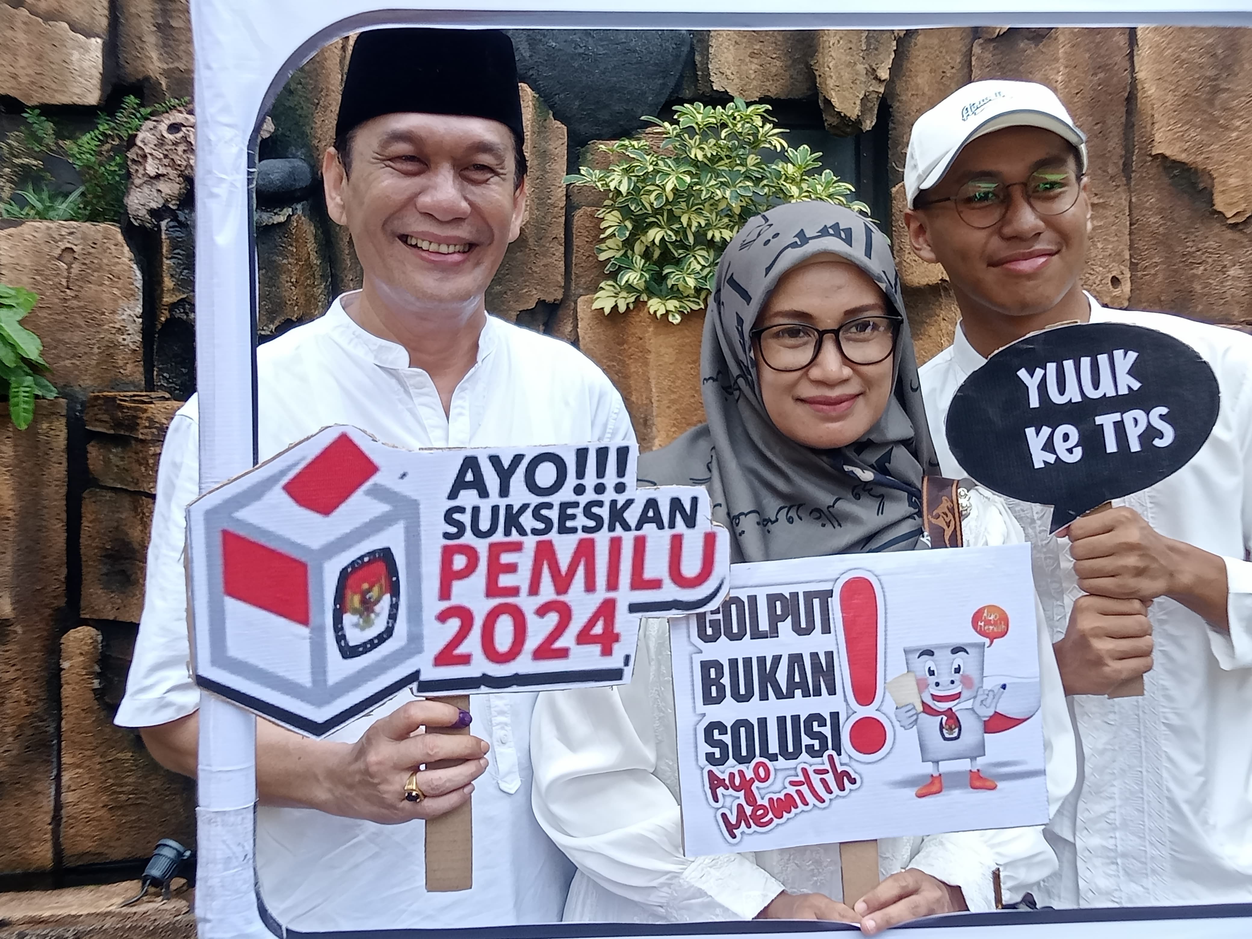 Yophi Prabowo bersama keluarga