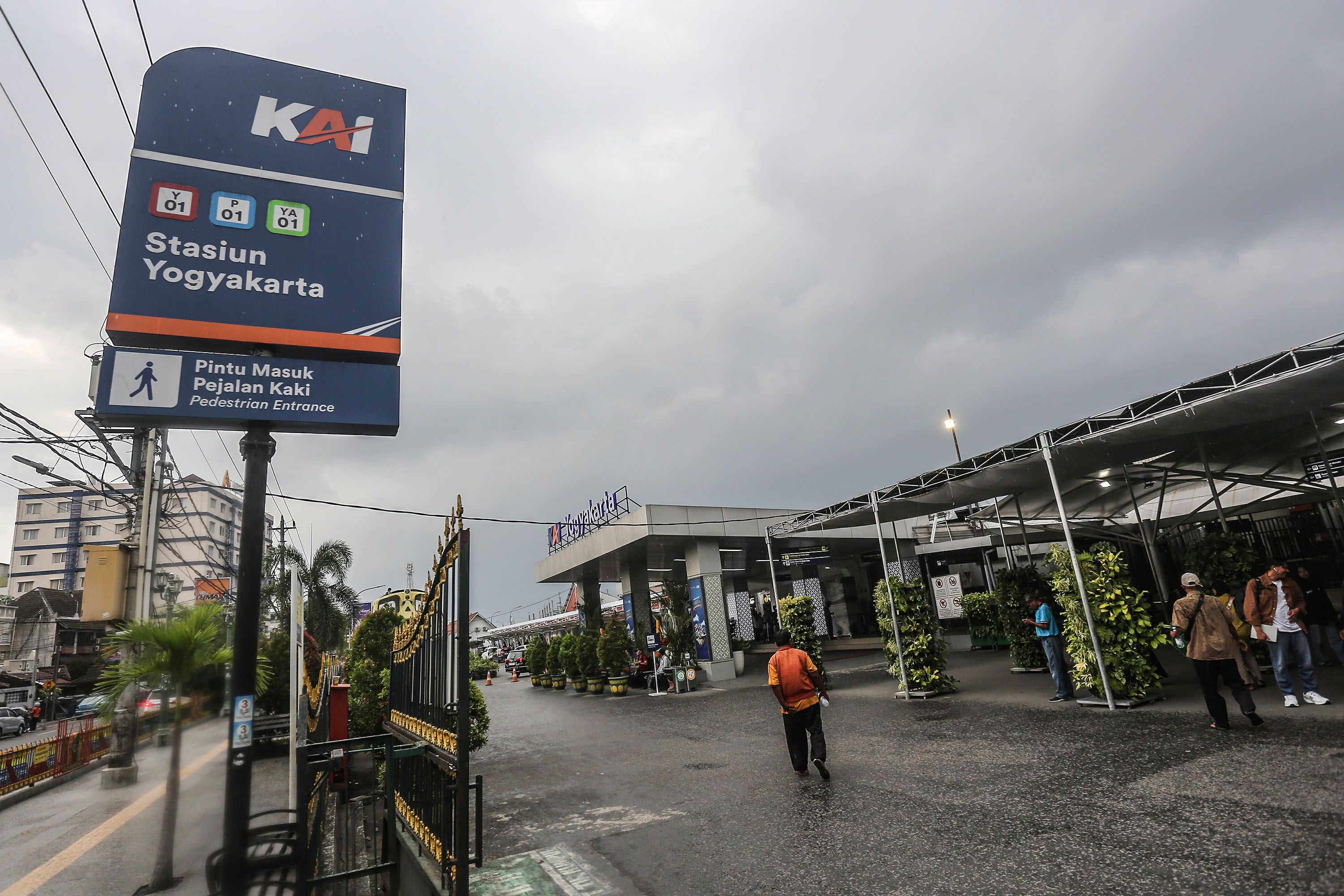 ilustrasi suasana Stasiun Tugu