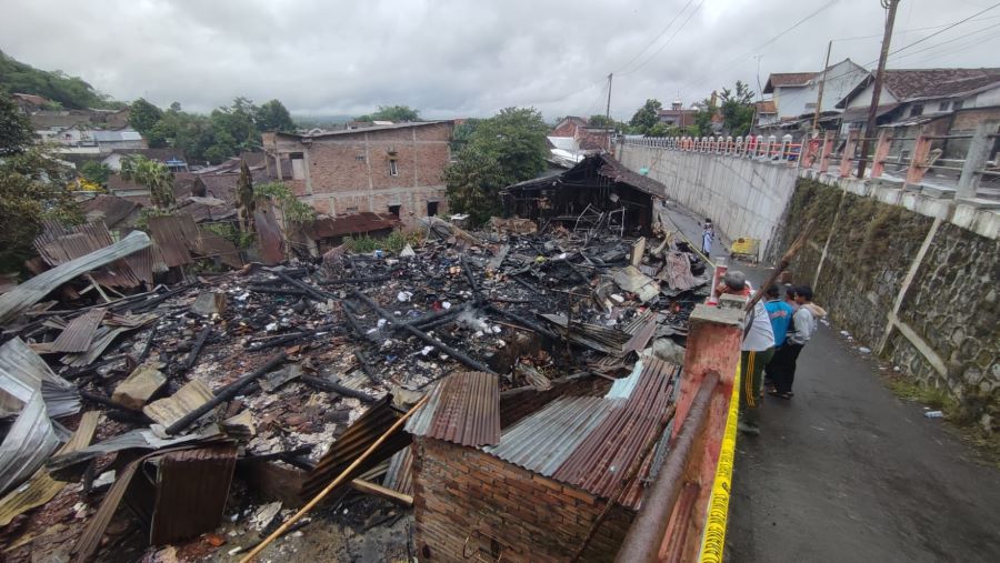 LUDES TERBAKAR: Kebakaran melanda lima rumah di Cacaban RT 08/RW 06, Magelang Tengah, Kamis (28/11/2024).