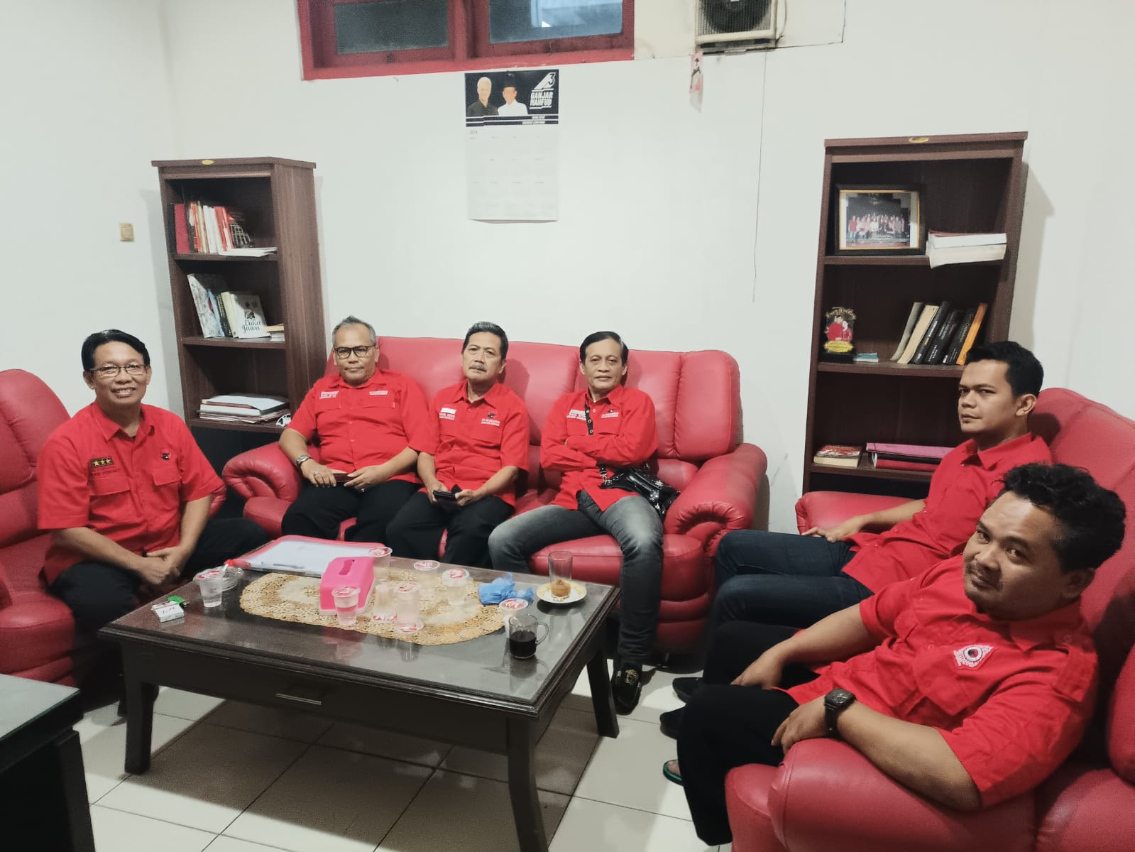 SATU BARISAN : Kader PDI Perjungan Kebumen berkumpul untuk mengevaluasi hasil perolehan Pilkada 2024.