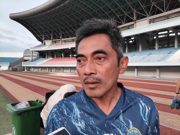 CARI FORMULA TERBAIK: Pelatih Kepala PSIM Jogja Seto Nurdiyantara saat ditemui usai latihan rutin di Stadion Mandala Krida, Jogja.