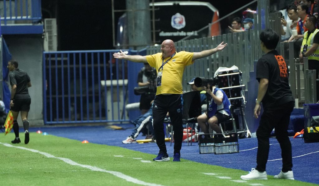 Pelatih PERSIB, Bojan Hodak menunjukkan ekspresi kecewa pada pertandingan kontra Port FC di Grup F AFC Championd League Two (PERSIB.co.id/Syahrizal)