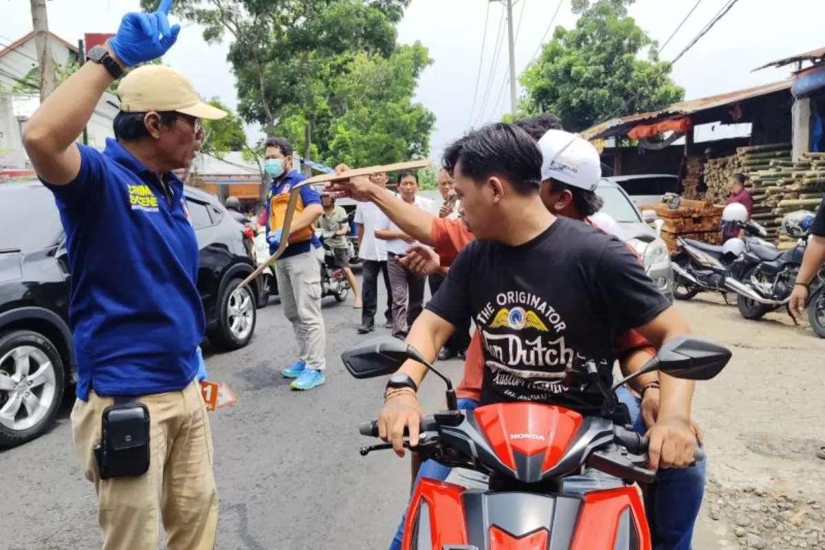 Polisi melakukan pra rekonstruksi peristiwa penembakan siswa SMK di Semarang, Selasa (26/11). (I.C. Senjaya/Antara)