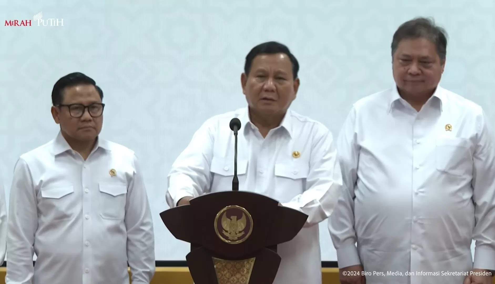 UMP 2025 naik 6,5 persen, pemerintah pastikan daya beli buruh meningkat.