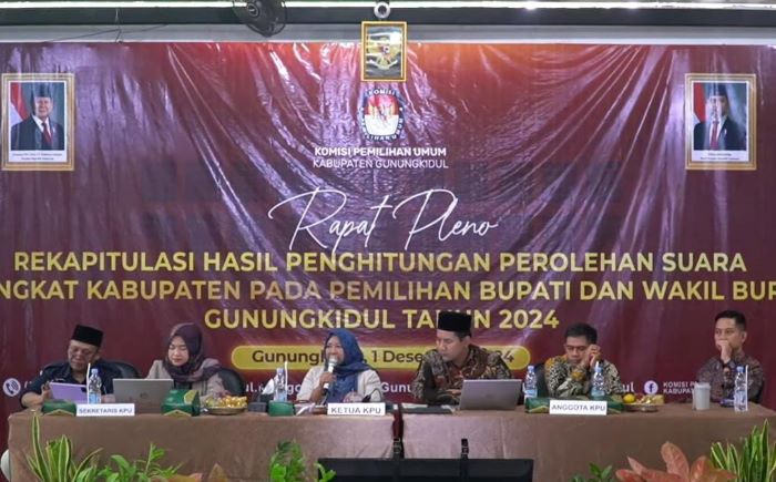 Rapat pleno perolehan suara Pilkada 2024 di Kantor KPU Gunungkidul, Minggu (1/12/2024).
