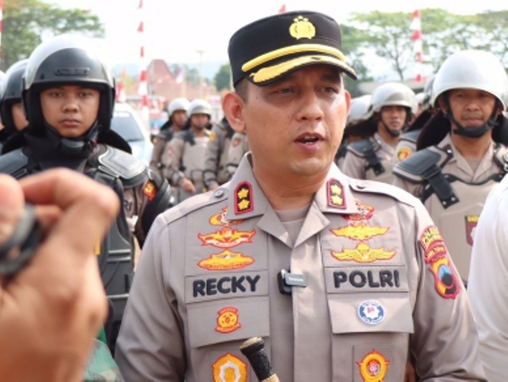PILKADA KONDUSIF : Kapolres Kebumen AKBP Recky menyatakan proses Pilkada 2024 serentak di Kebumen berjalan tanpa gangguan.